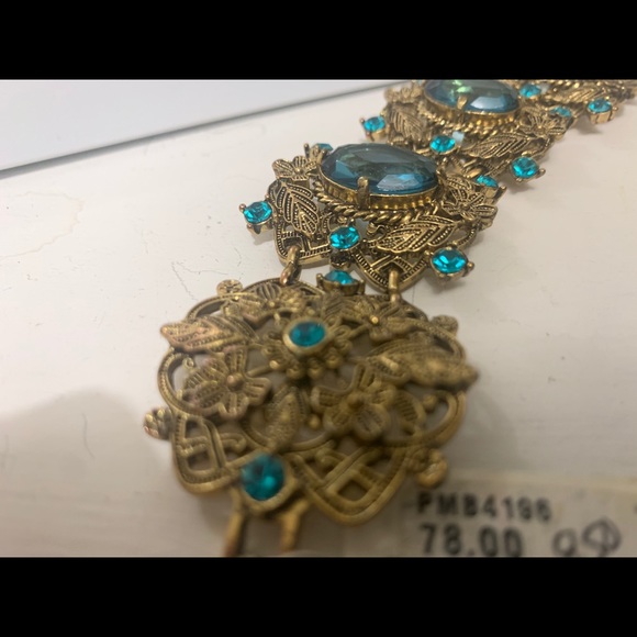 Elegant Vintage Bracelet - Picture 2 of 10